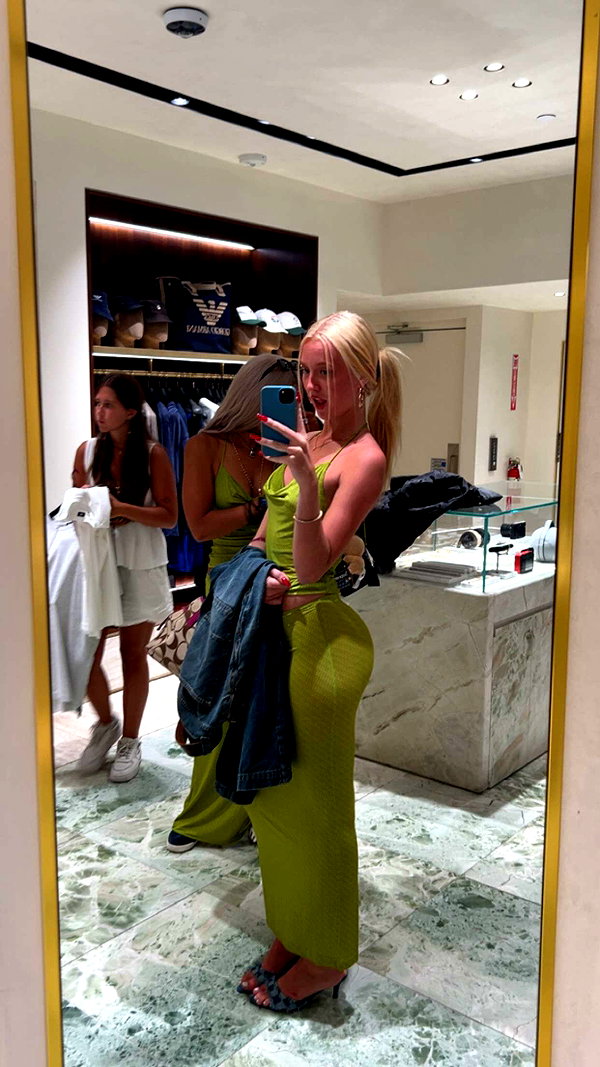 b0mbette snapchat image archive image