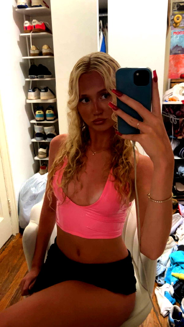 b0mbette snapchat image archive image