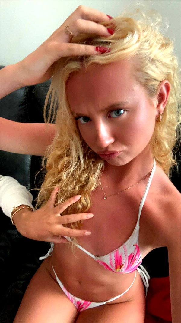 b0mbette snapchat image archive image