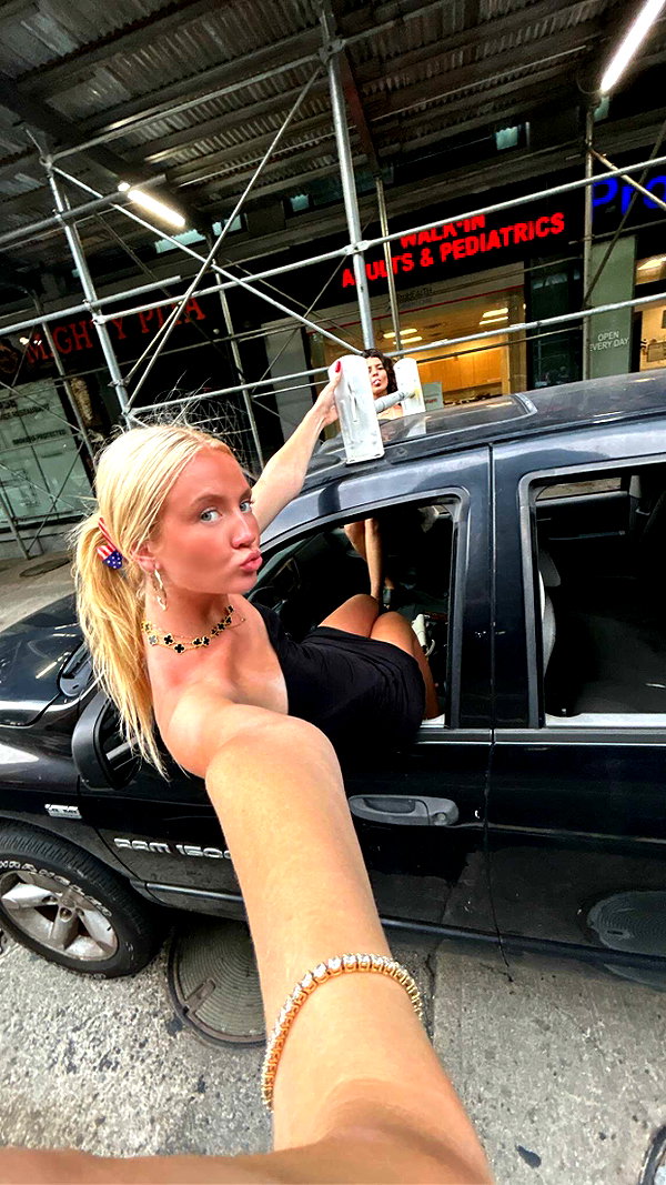 b0mbette snapchat image archive image