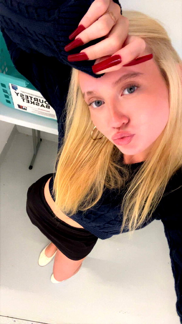 b0mbette snapchat image archive image