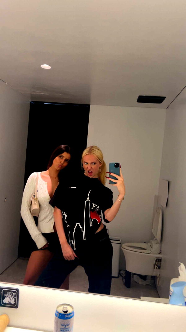 b0mbette snapchat image archive image