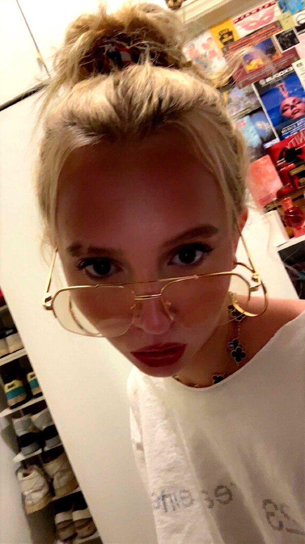 b0mbette snapchat image archive image