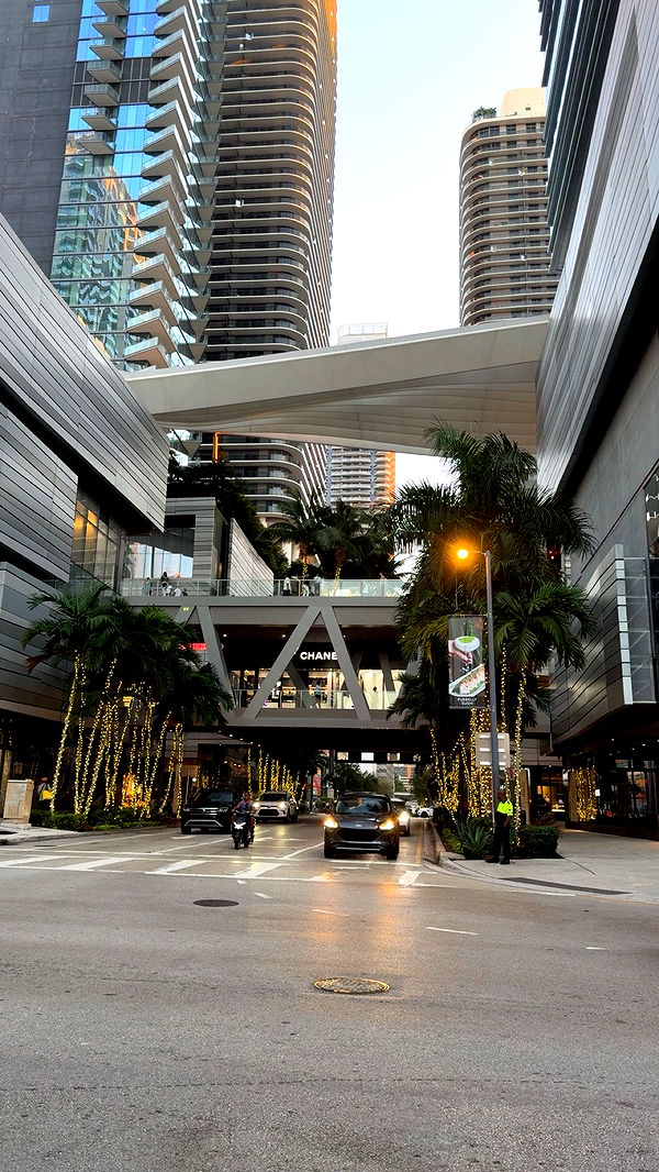 bellarenaldii image ~ Altpins