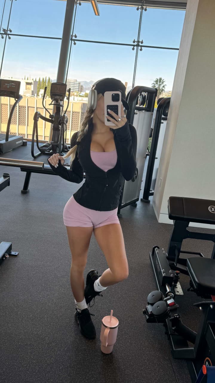 breckiehill snapchat image archive image