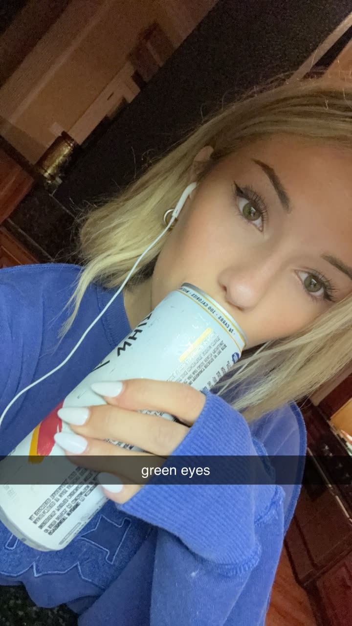 breckiehill snapchat image archive image