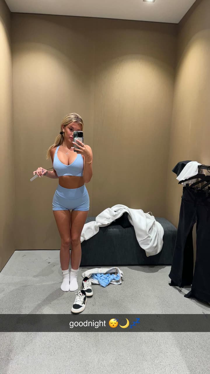 breckiehill snapchat image archive image