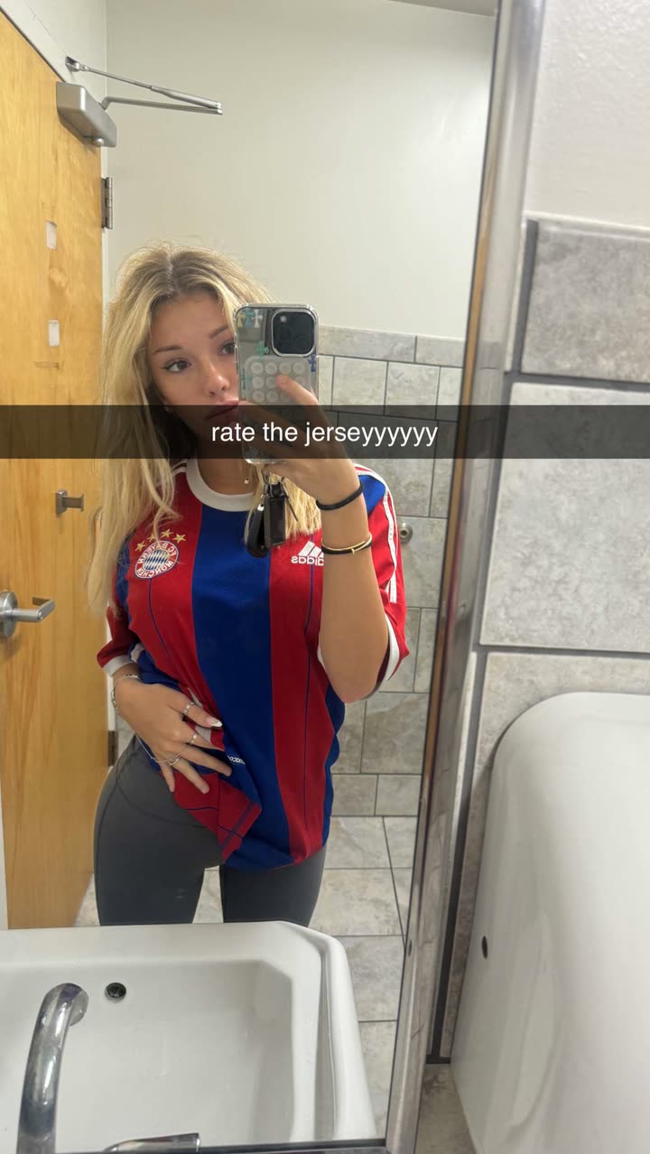 breckiehill snapchat image archive image