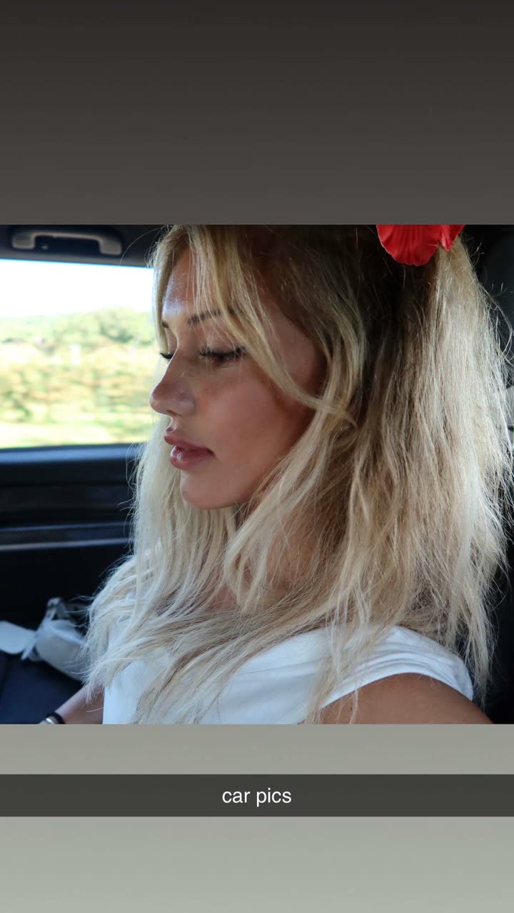 breckiehill snapchat image archive image