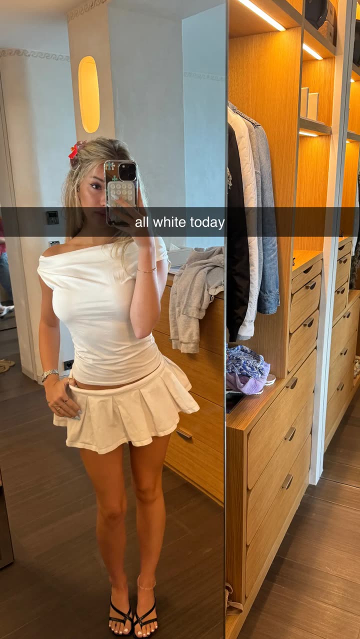 breckiehill snapchat image archive image