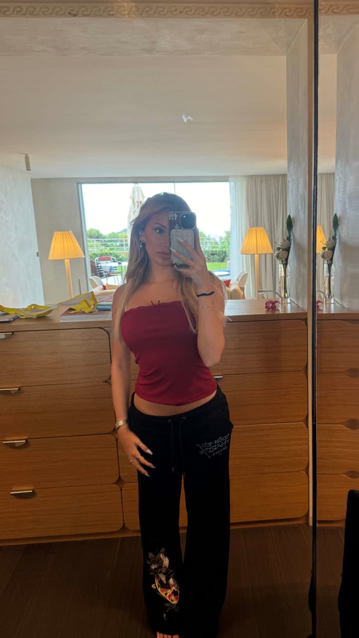 breckiehill snapchat image archive image