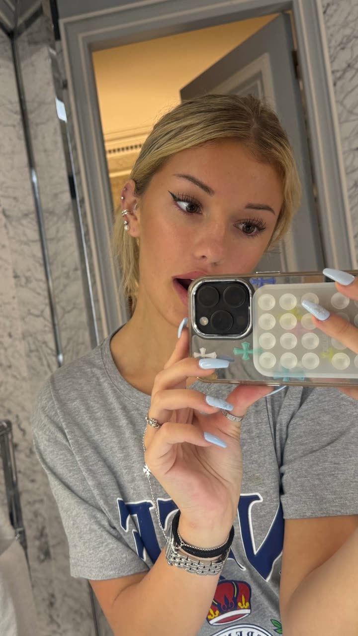 breckiehill snapchat image archive image