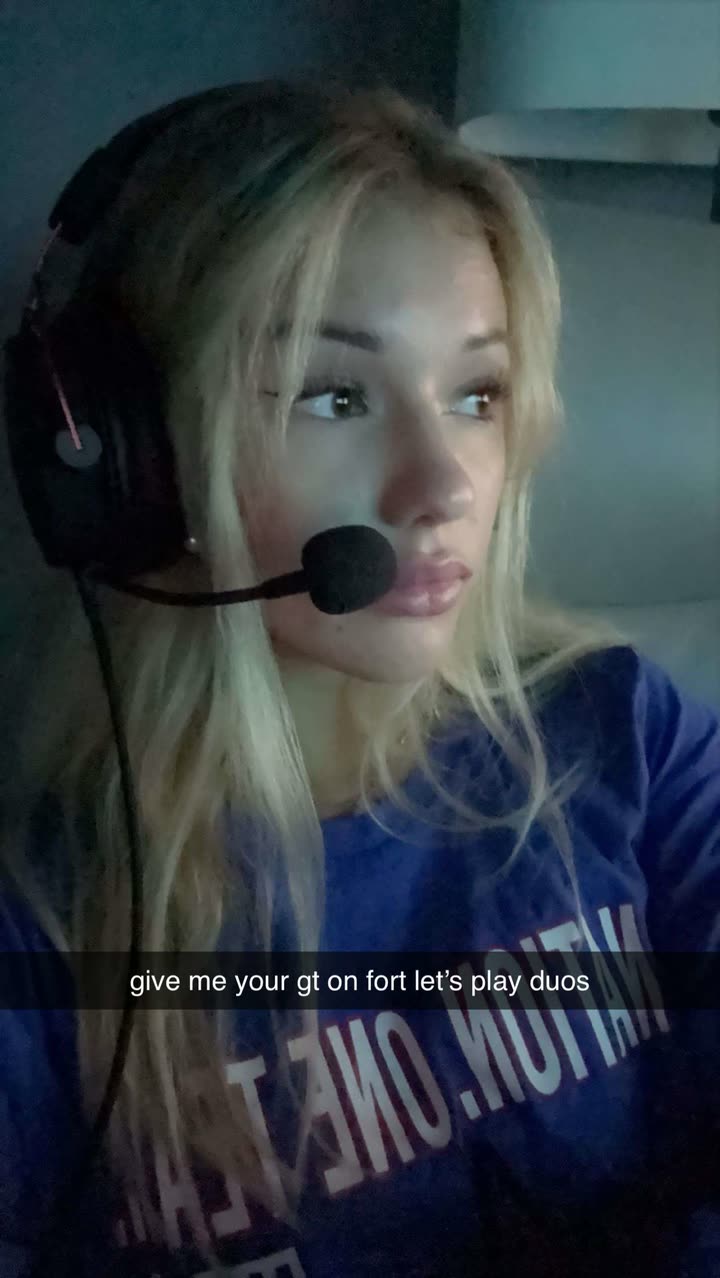 breckiehill snapchat image archive image