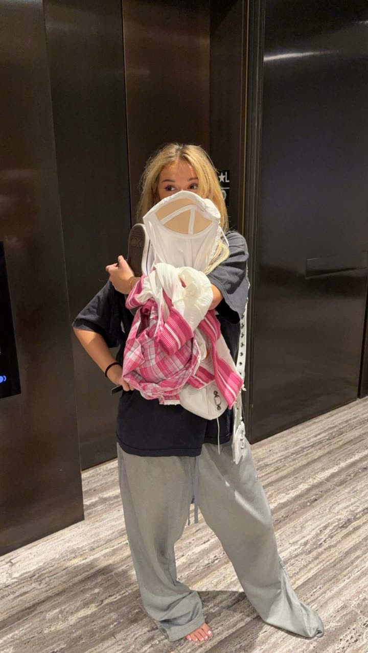 breckiehill snapchat image archive image