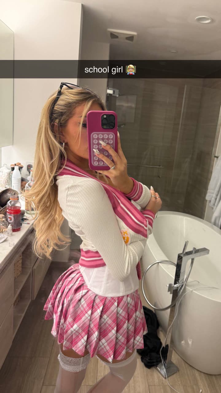 breckiehill snapchat image archive image