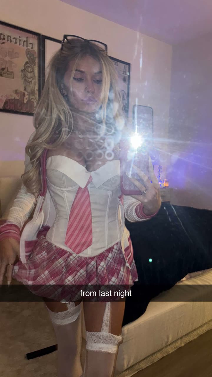 breckiehill snapchat image archive image