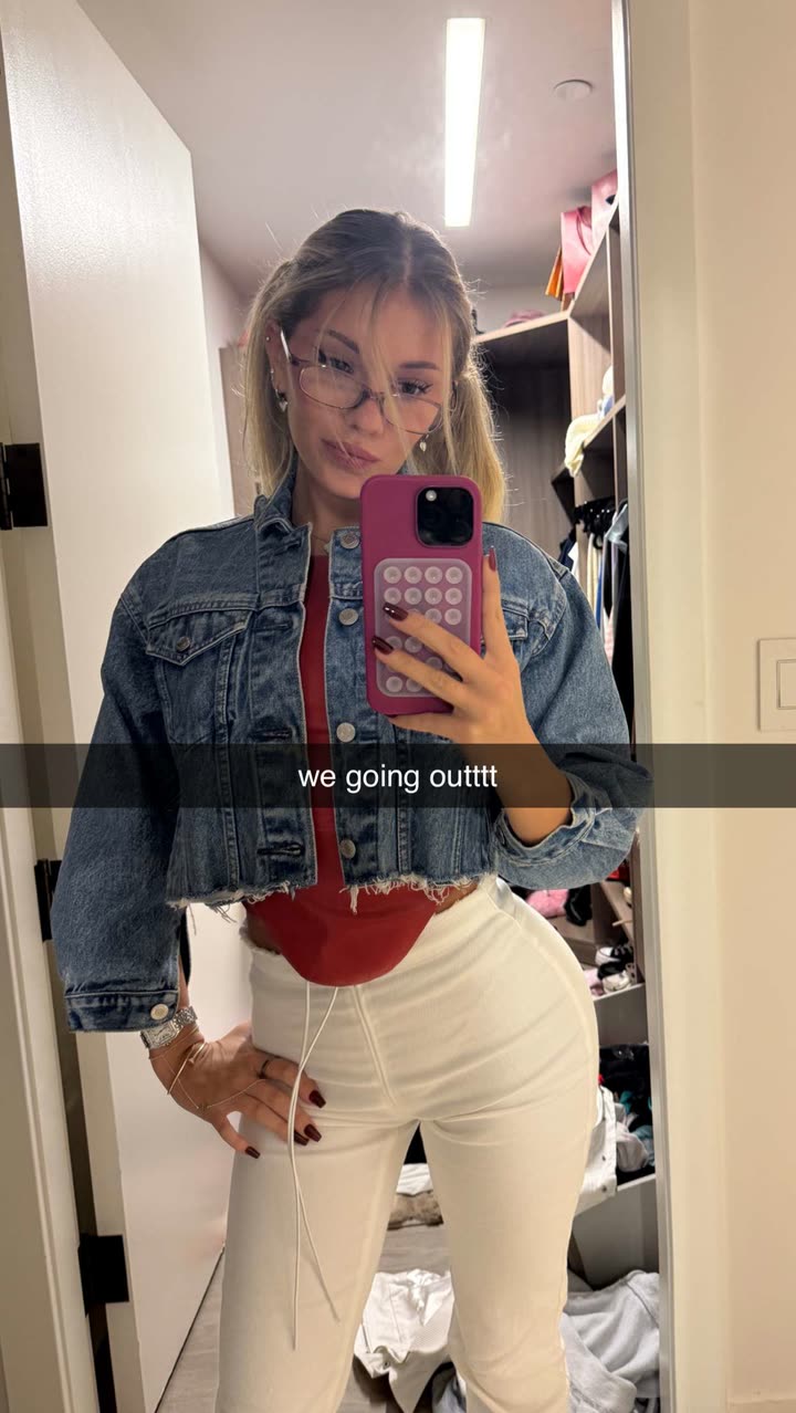 breckiehill snapchat image archive image