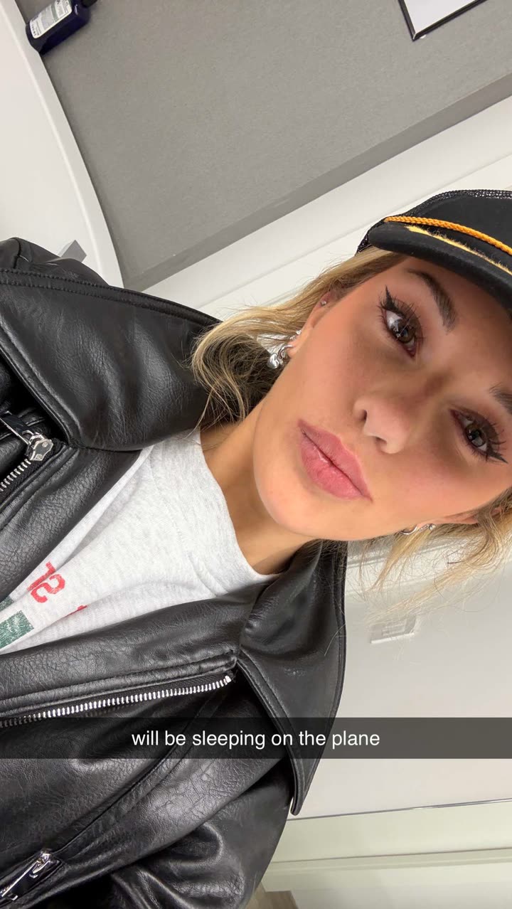 breckiehill snapchat image archive image