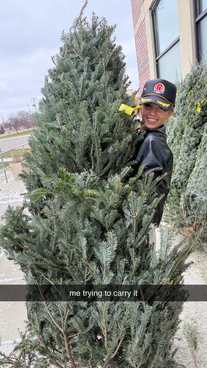 breckiehill snapchat image archive image