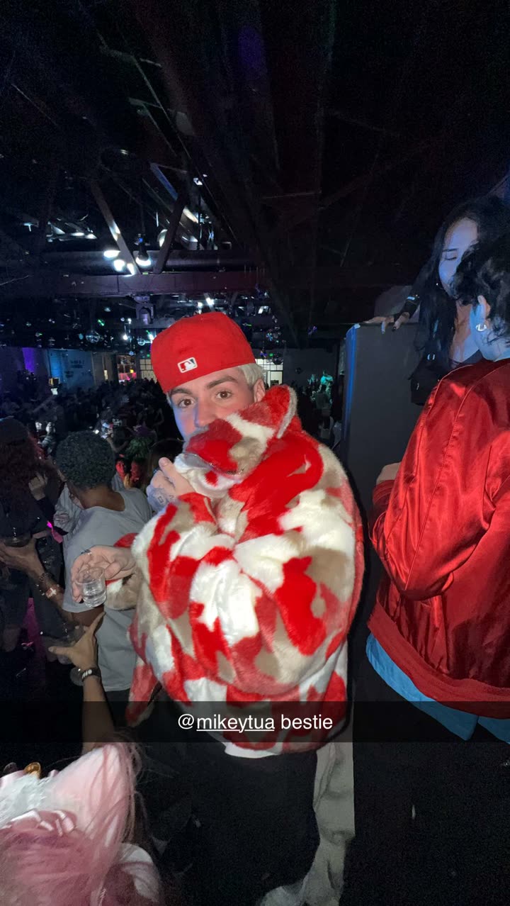 breckiehill snapchat image archive image