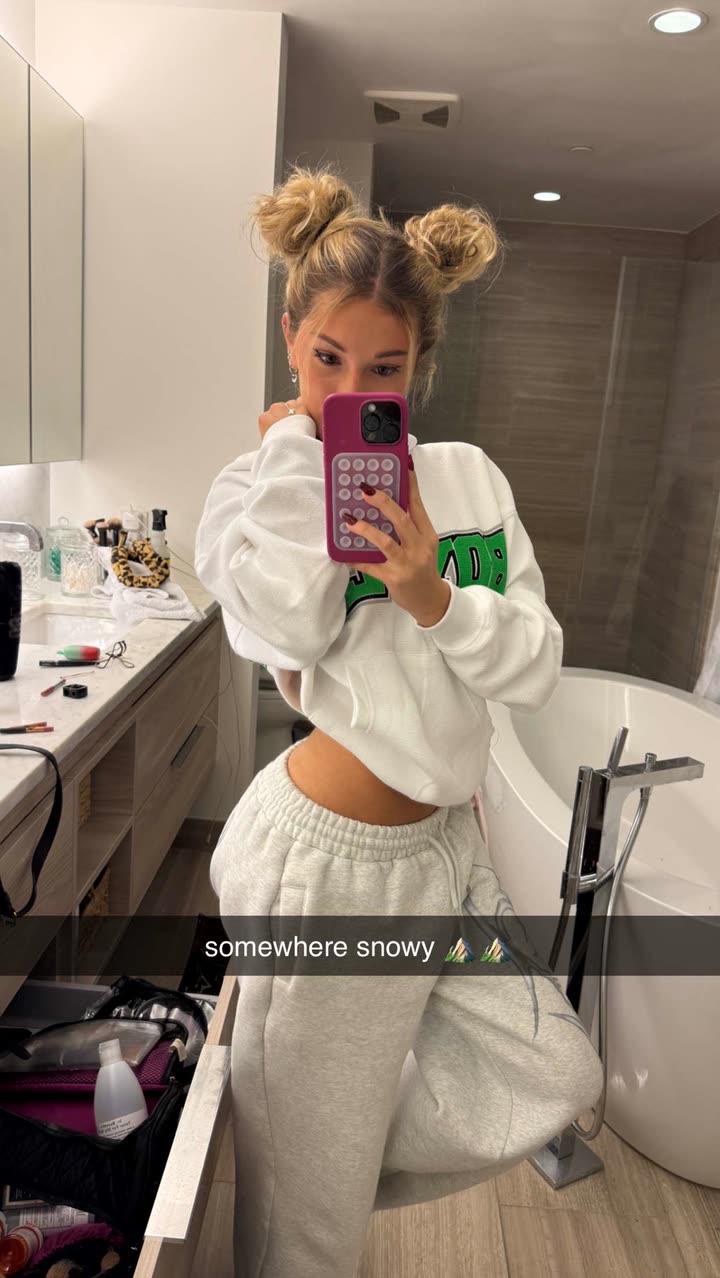 breckiehill snapchat image archive image