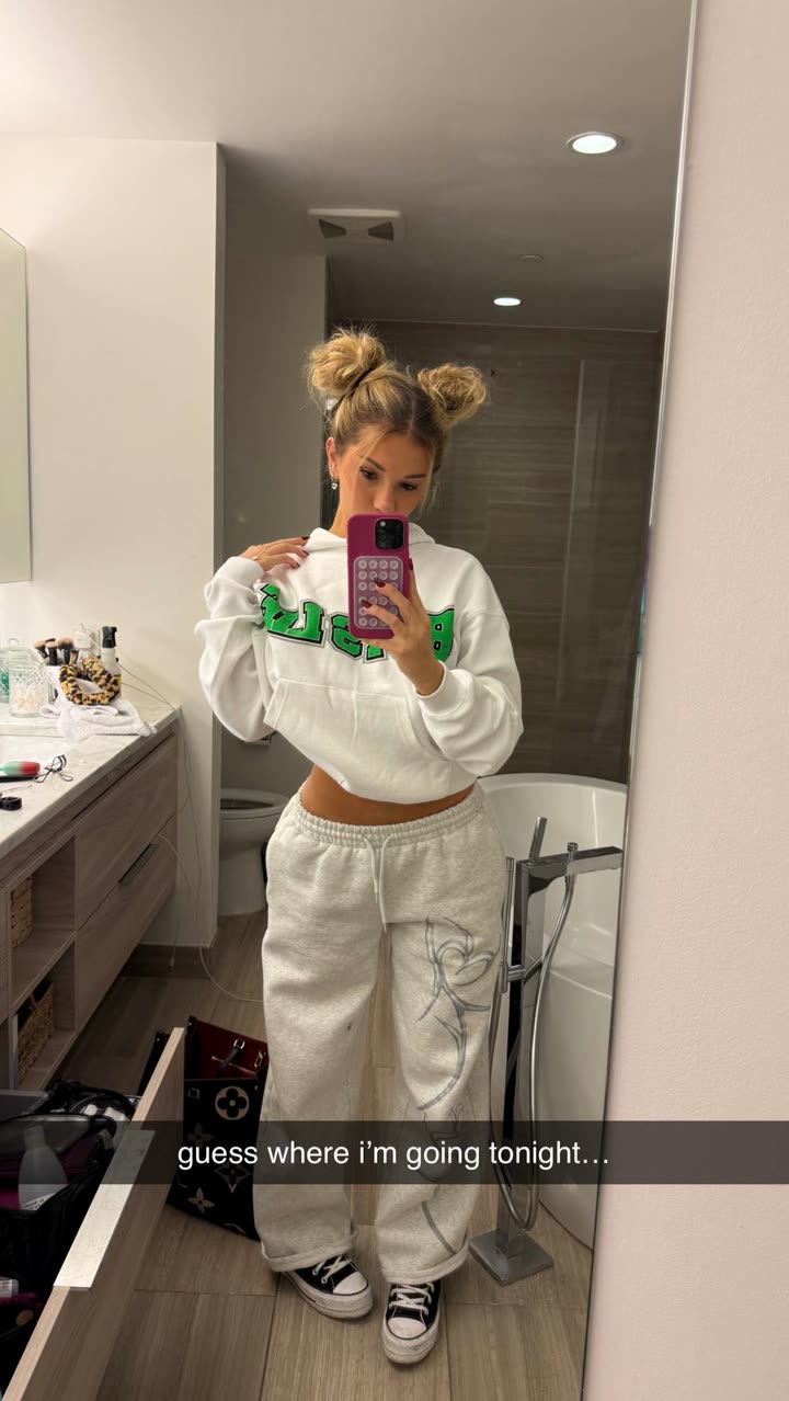 breckiehill snapchat image archive image