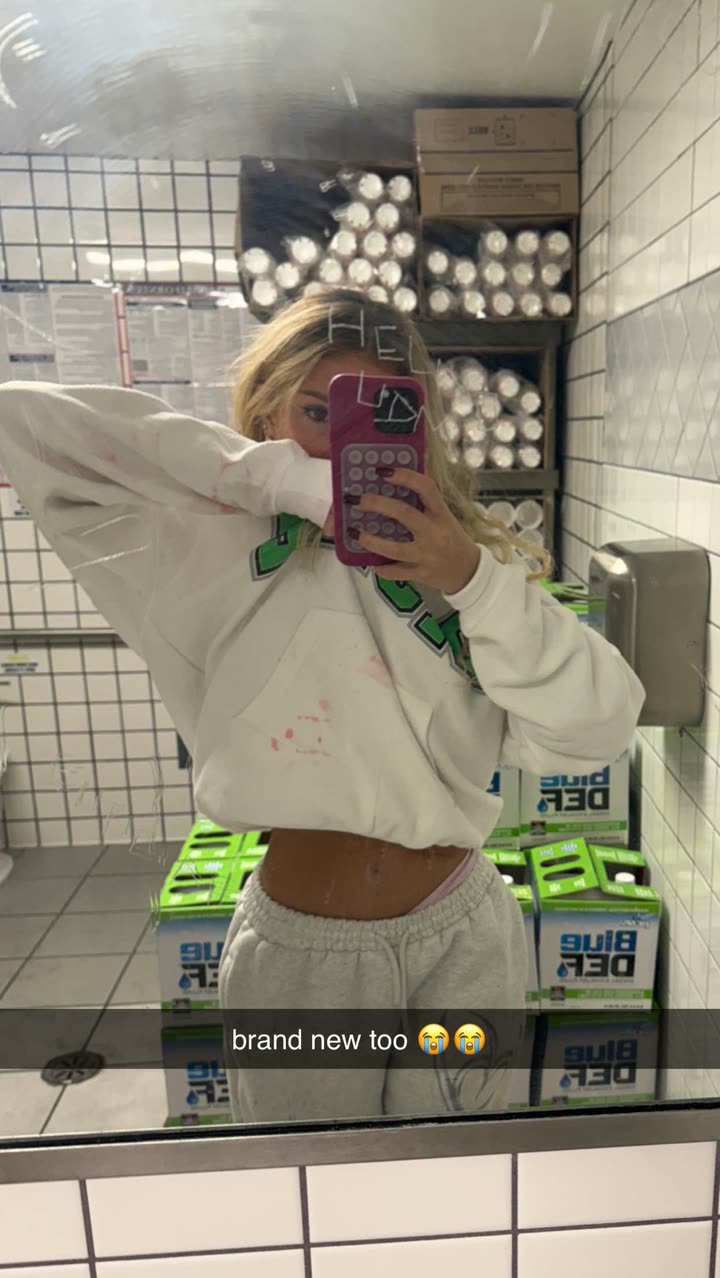 breckiehill snapchat image archive image