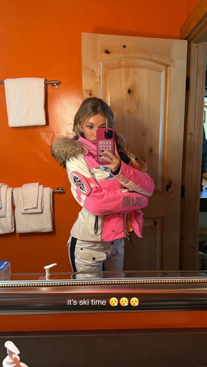 breckiehill snapchat image archive image