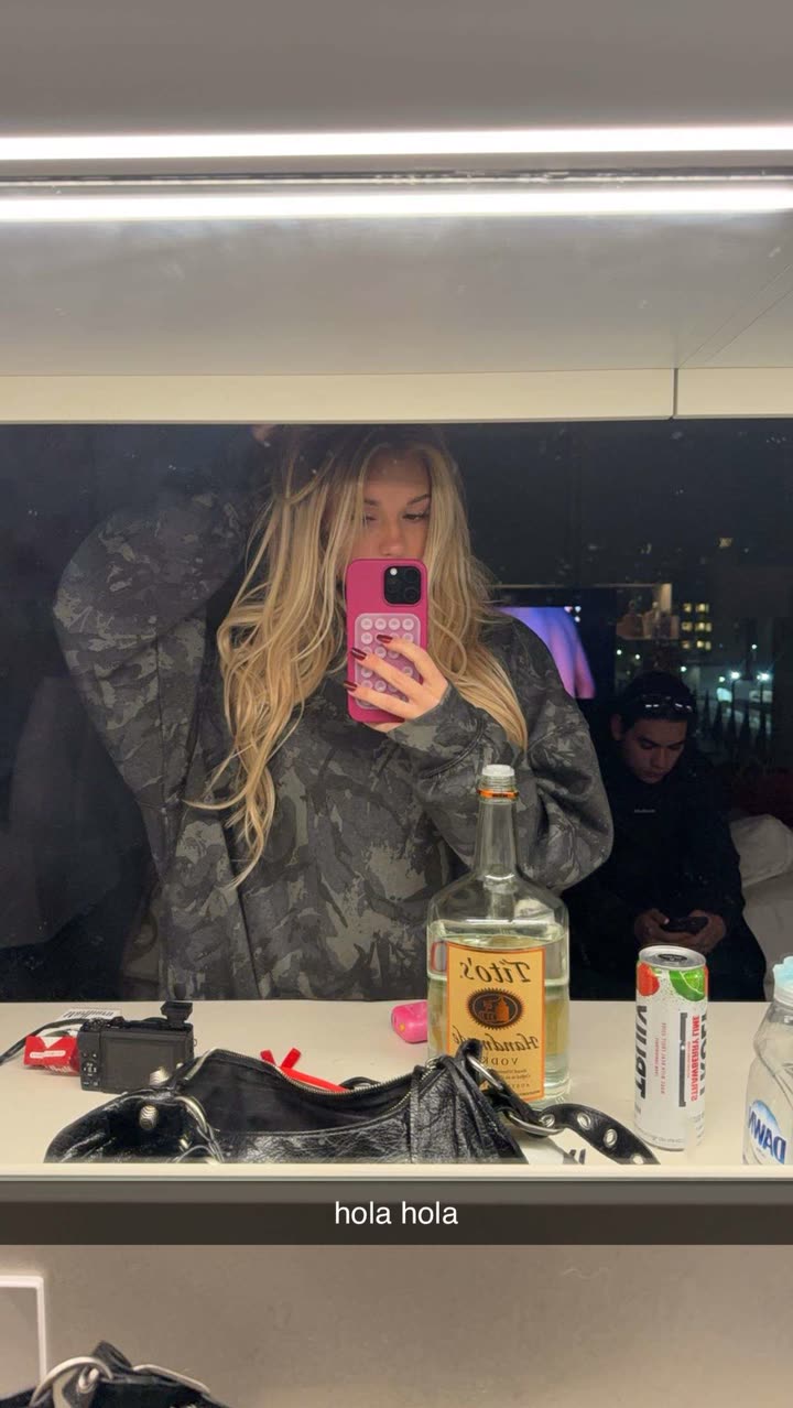 breckiehill snapchat image archive image