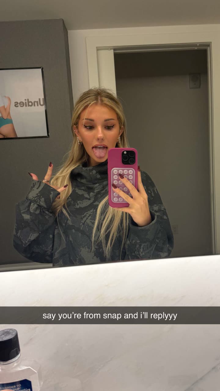 breckiehill snapchat image archive image