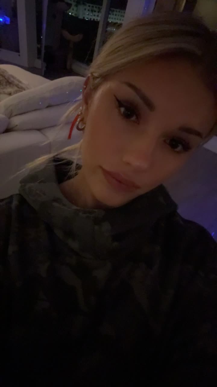 breckiehill snapchat image archive image