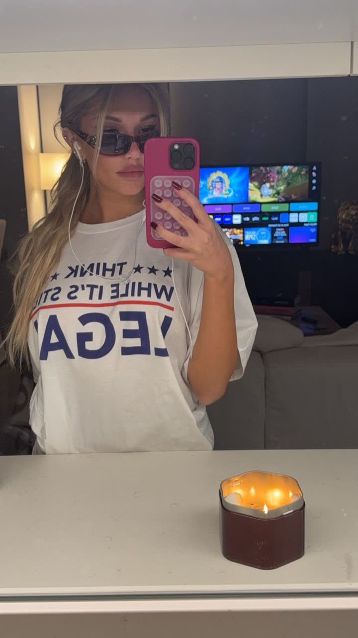 breckiehill snapchat image archive image