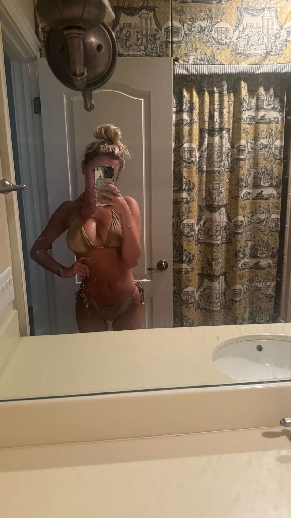 breckiehill snapchat image archive image