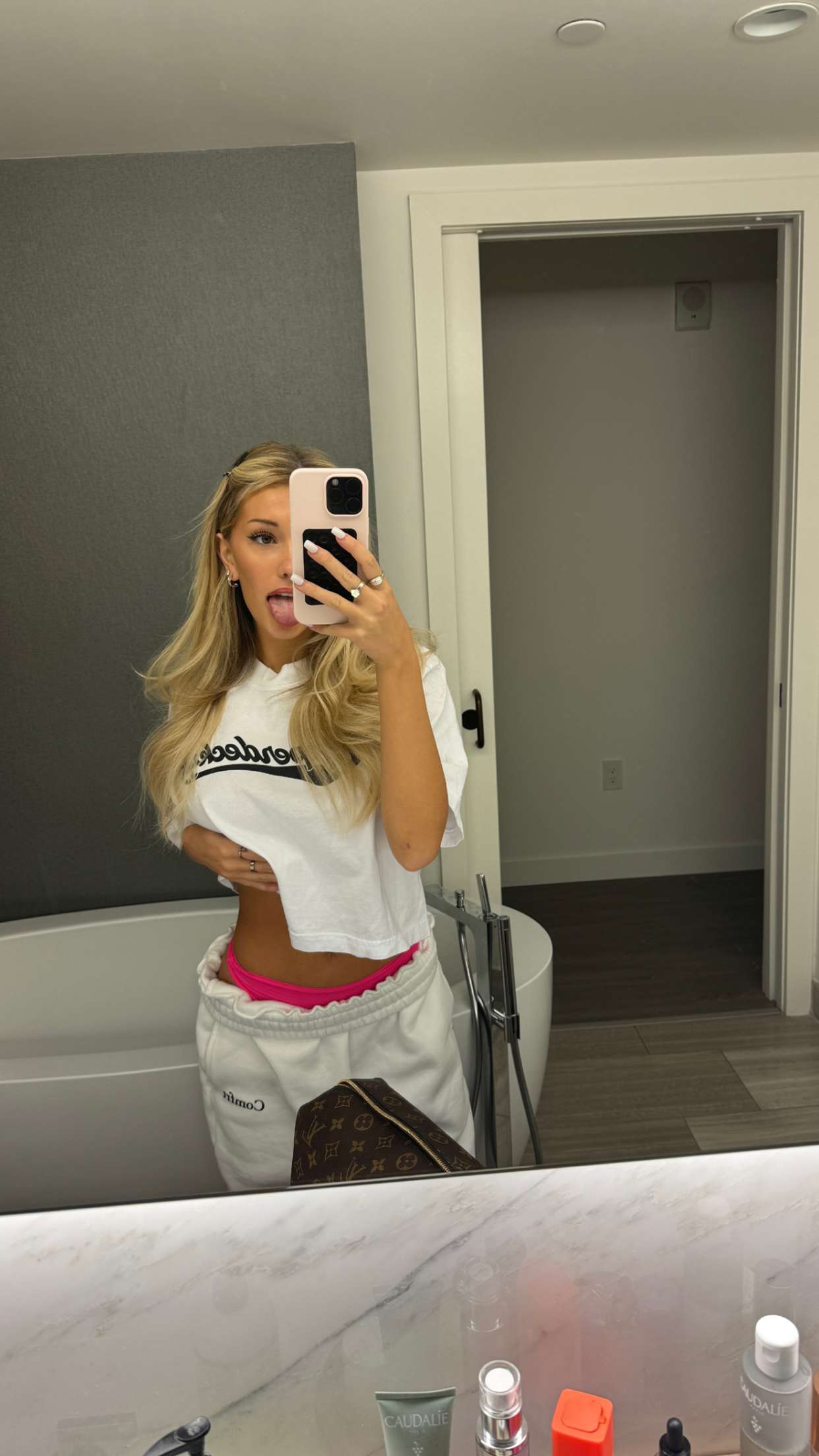 breckiehill snapchat image archive image