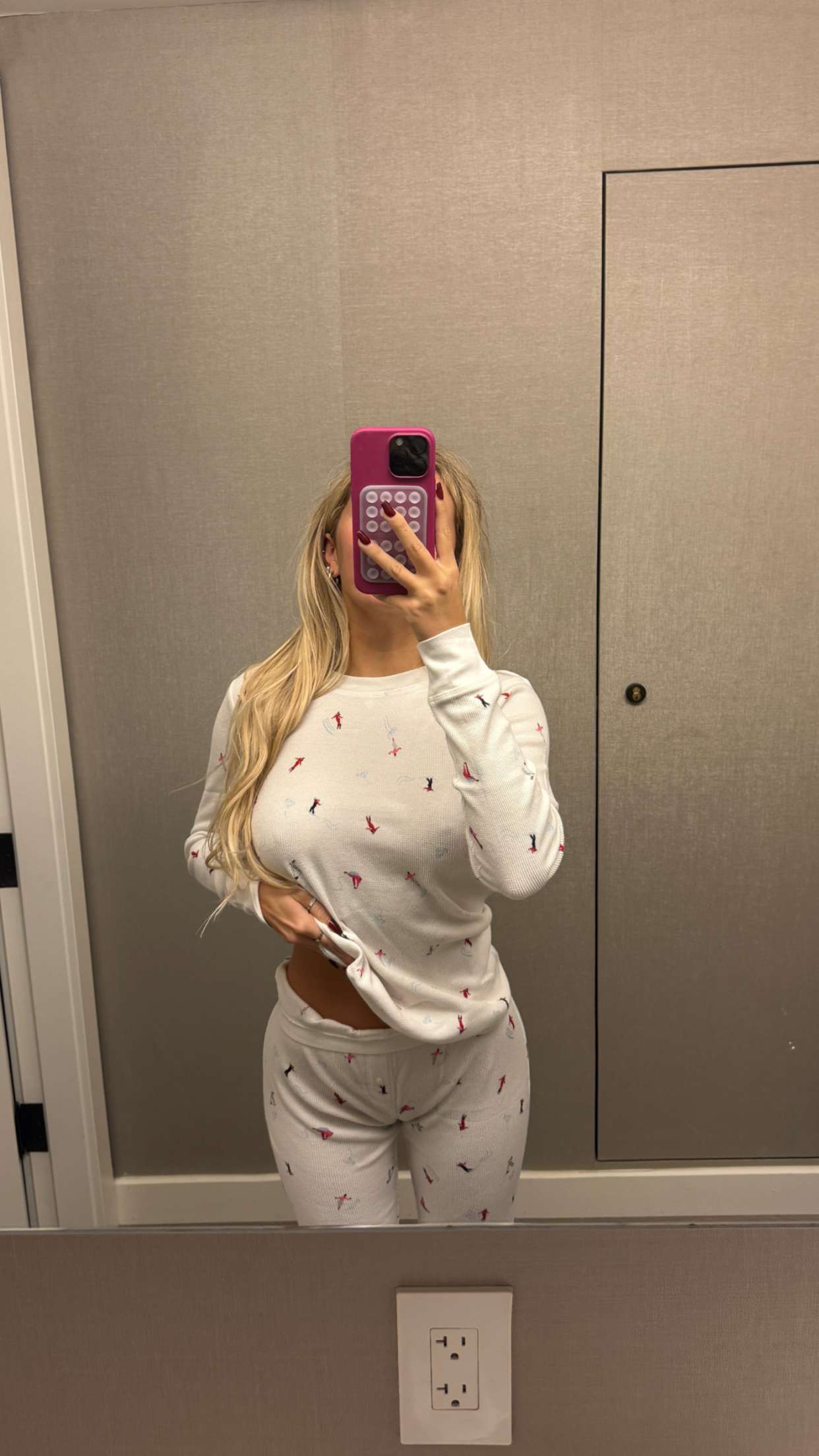 breckiehill snapchat image archive image