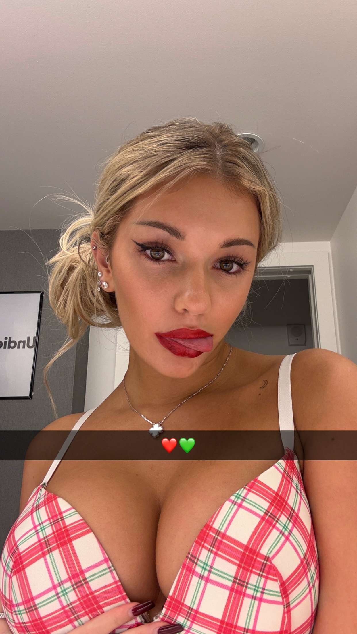 breckiehill snapchat image archive image