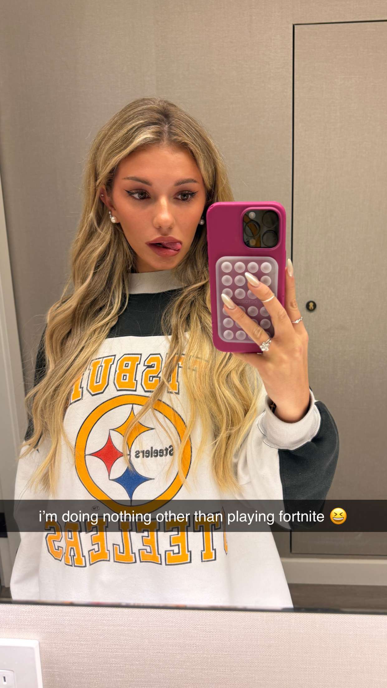 breckiehill snapchat image archive image