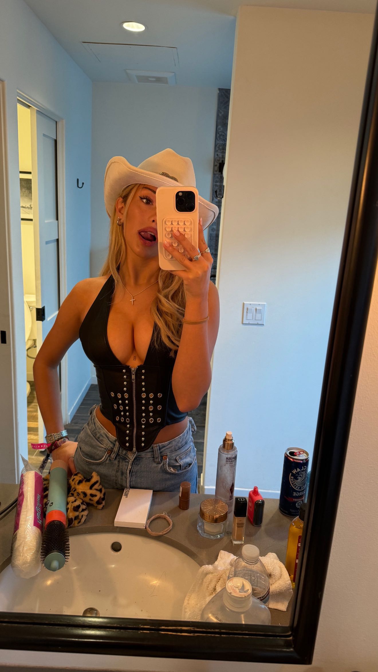 breckiehill snapchat image archive image