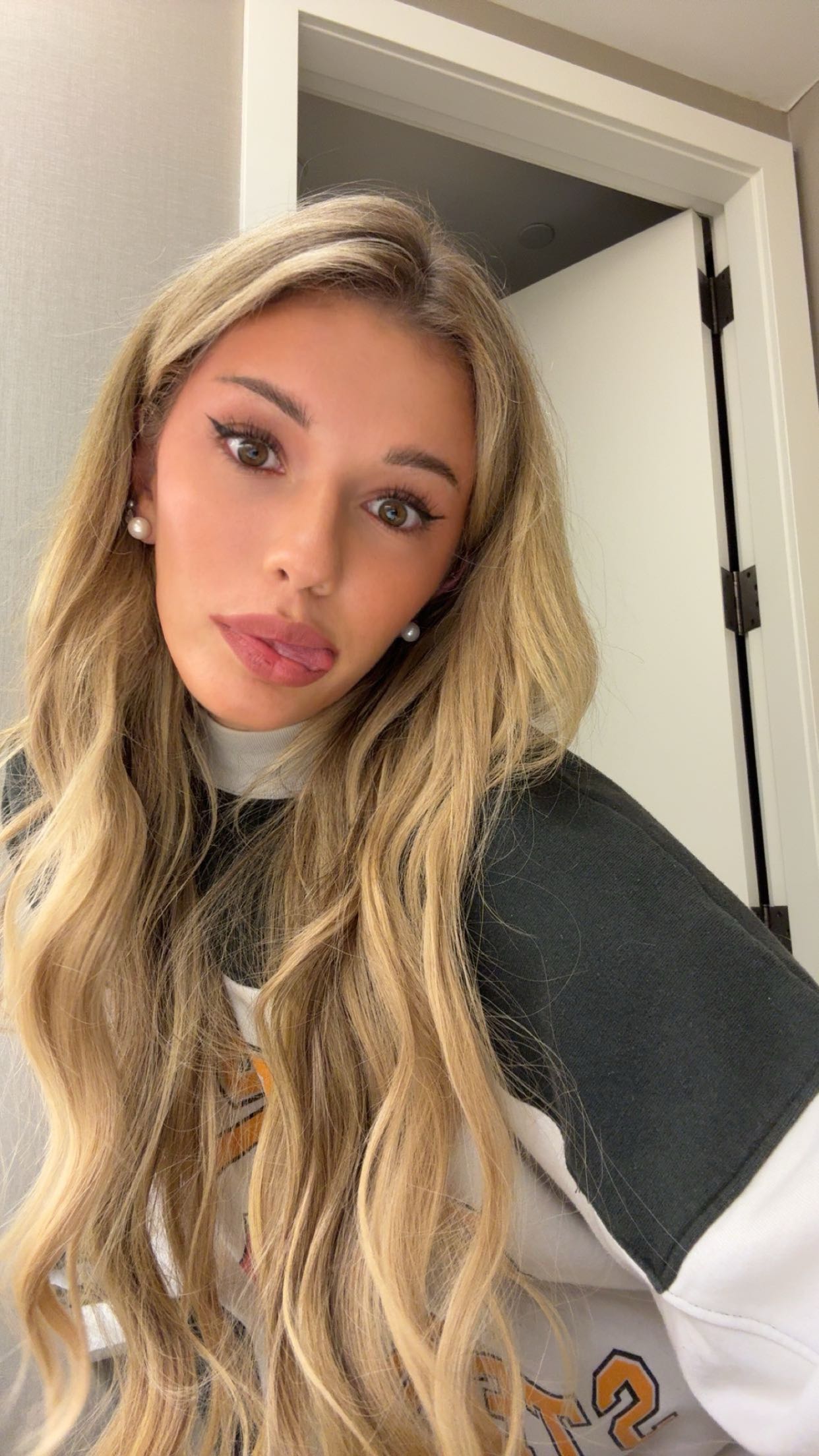 breckiehill snapchat image archive image