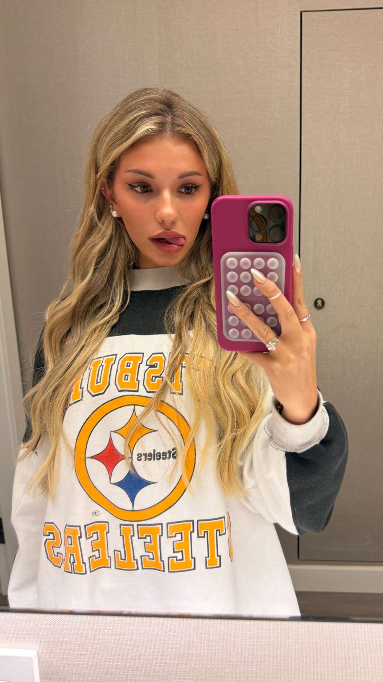 breckiehill snapchat image archive image