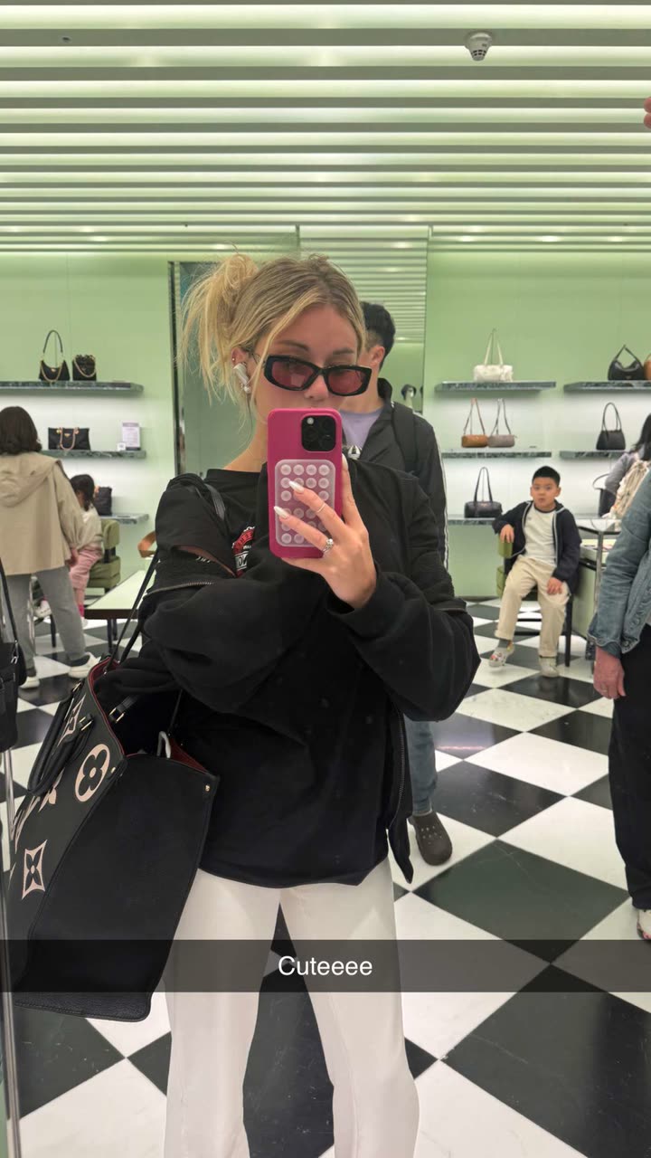 breckiehill snapchat image archive image