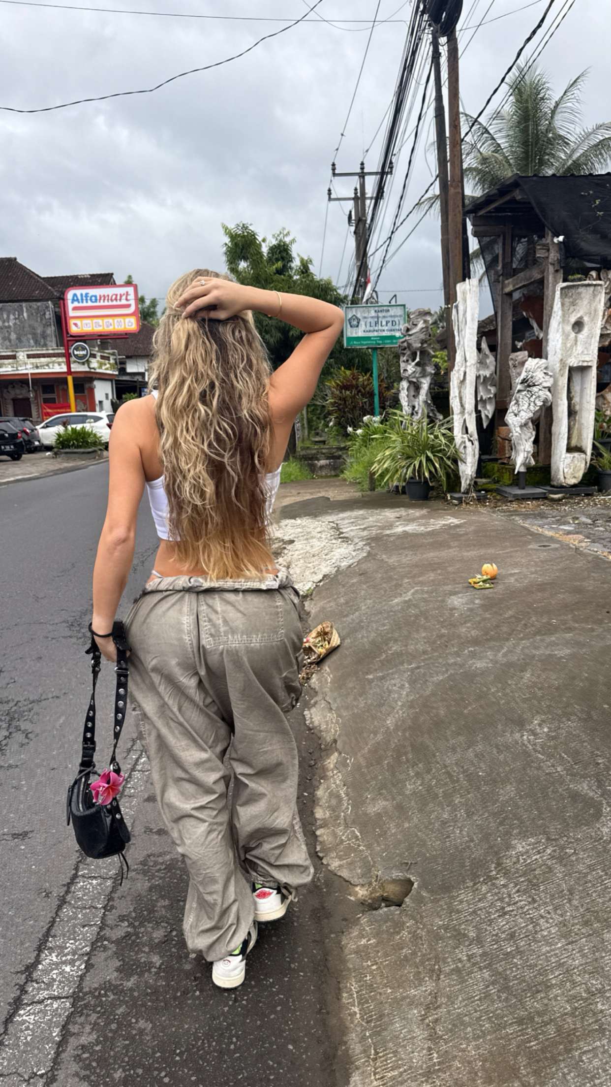 breckiehill snapchat image archive image