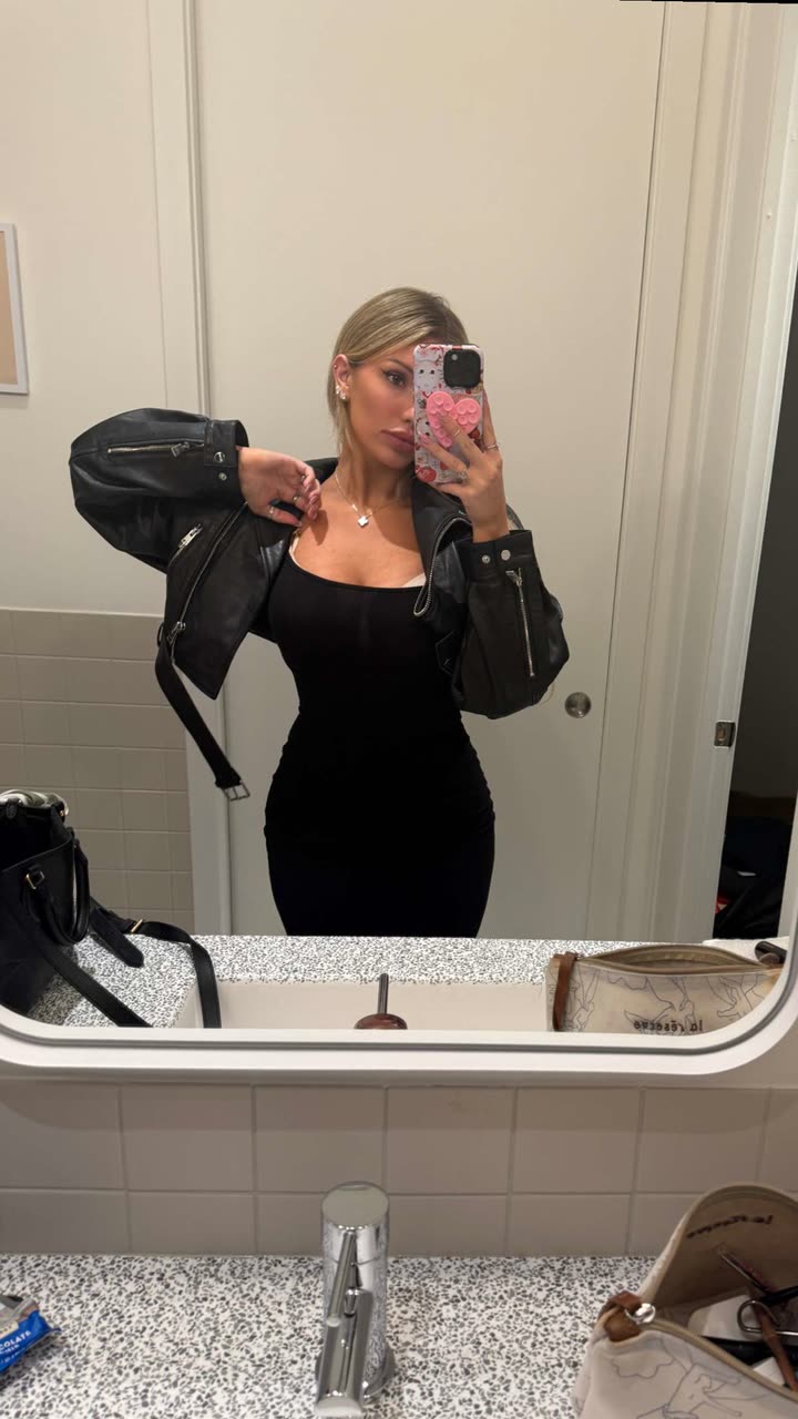 breckiehill snapchat image archive image