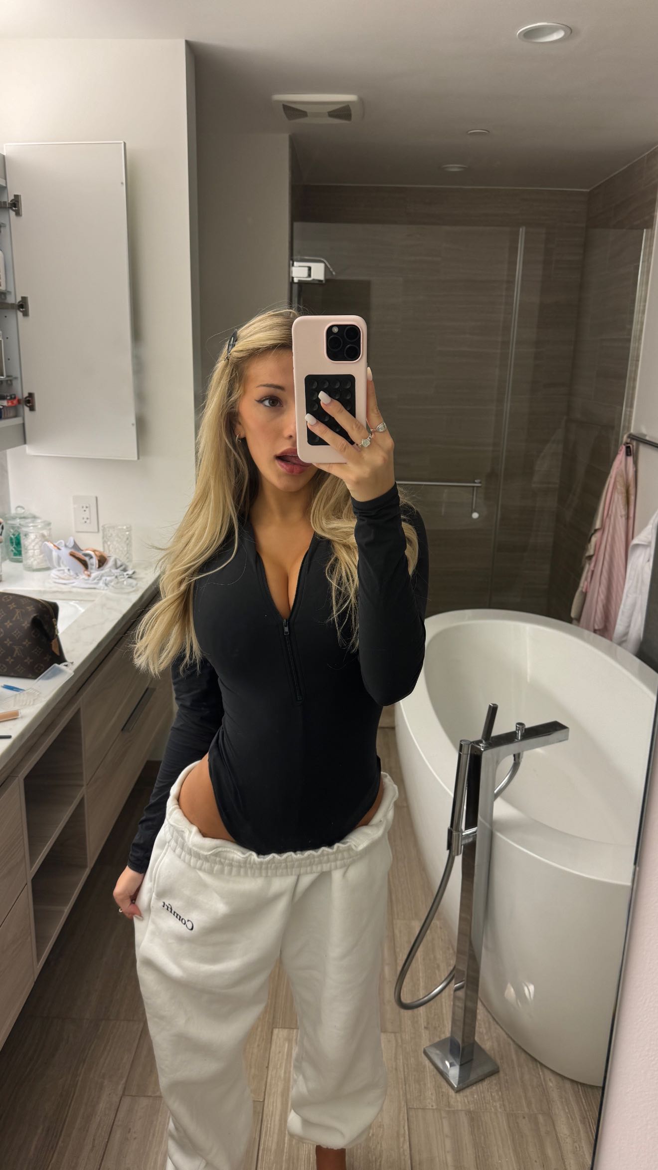 breckiehill snapchat image archive image