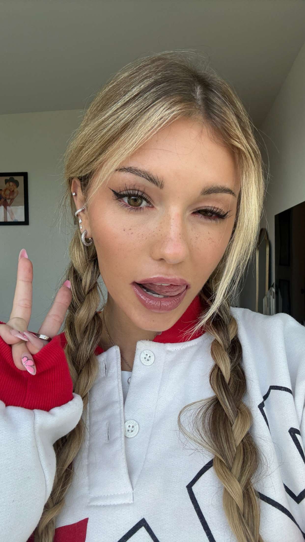 breckiehill snapchat image archive image