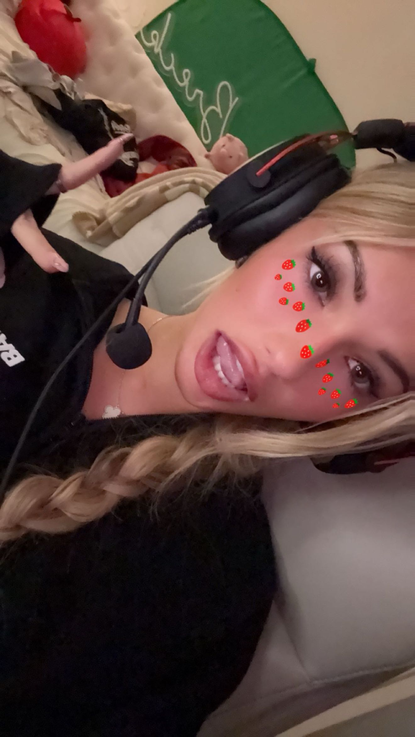 breckiehill snapchat image archive image