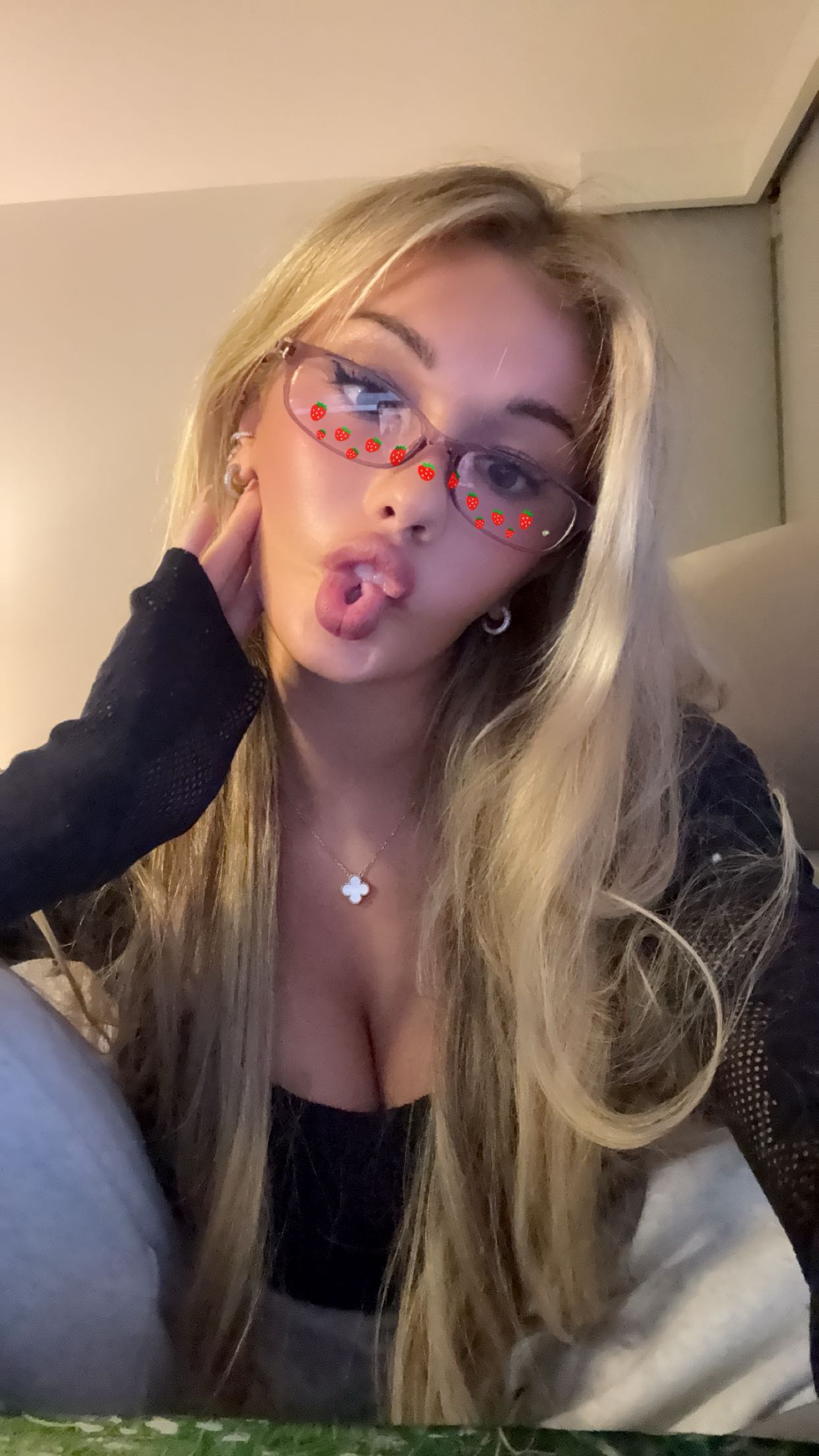 breckiehill snapchat image archive image