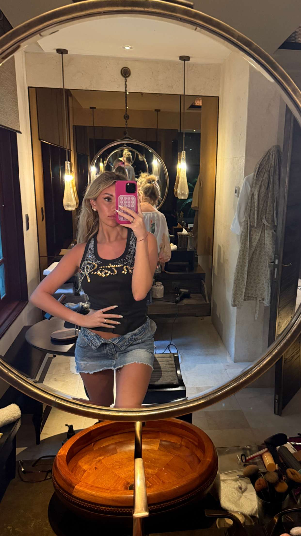 breckiehill snapchat image archive image