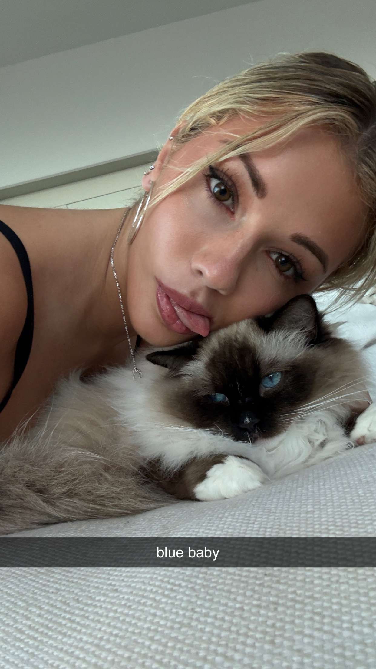 breckiehill snapchat image archive image