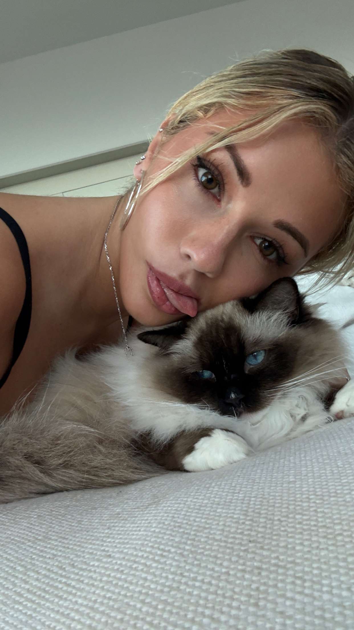 breckiehill snapchat image archive image